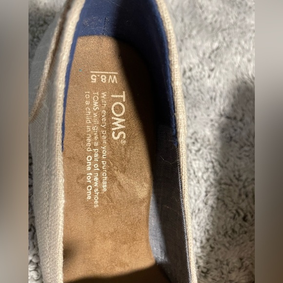 Toms Wedges cream color with suede inside. Size 8.5 - Picture 4 of 5